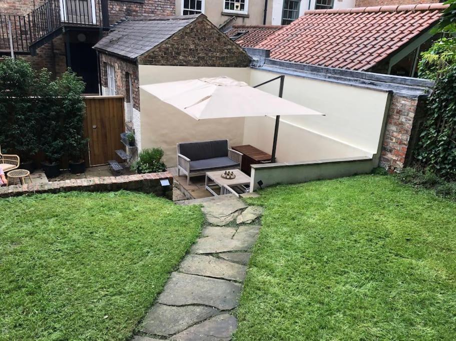 Garden House Vila York Exterior foto